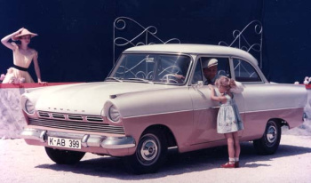 Ce modèle aux formes un peu compliquées, dans le plus pur style "Ford états-Unis", va laisser place en automne 1960 à une nouvelle 17M qui, selon les dires de l'époque, "révolutionna" Ford Cologne ! 